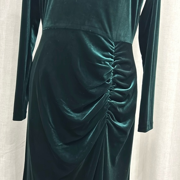 NWT Alex Marie GREEN Velvet Long Sleeve Ruched Waist SideSplit Hem Midi Dress 14 - Picture 5 of 11
